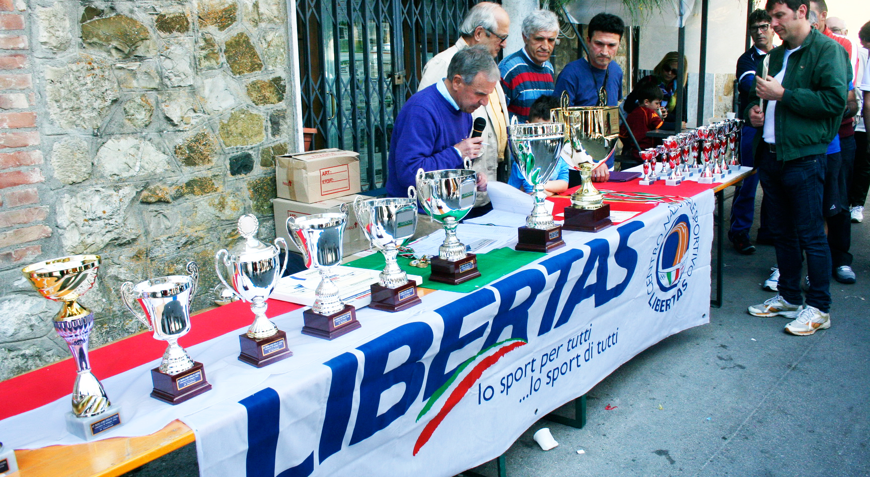 inizio-premiazioni-trofeo-d'oro-festa-in-collina